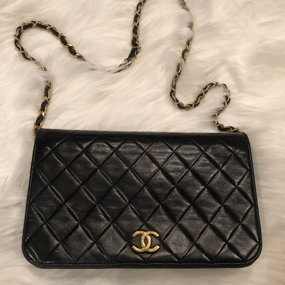 chanel black quilted purse